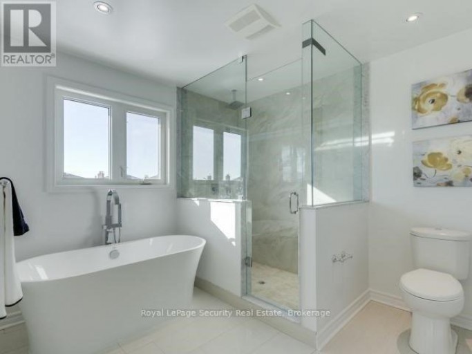 76 DANTE COURT, Vaughan (East Woodbridge), Ontario, L4L7X4