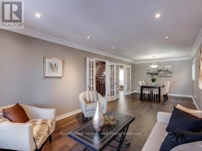 76 DANTE COURT, Vaughan (East Woodbridge), Ontario, L4L7X4