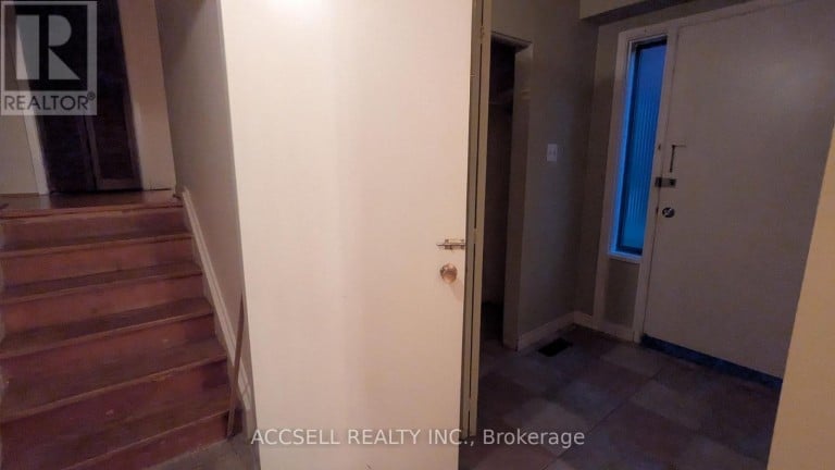 1055 CLAREDALE ROAD, Mississauga (Mineola), Ontario, L5G1T5