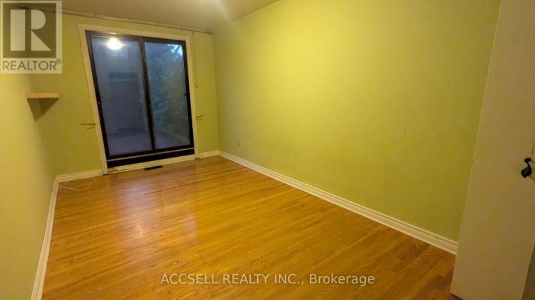 1055 CLAREDALE ROAD, Mississauga (Mineola), Ontario, L5G1T5