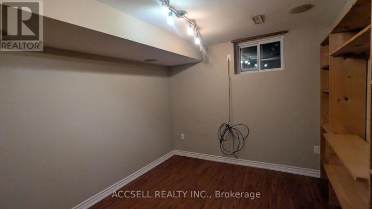 1055 CLAREDALE ROAD, Mississauga (Mineola), Ontario, L5G1T5