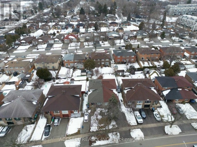 1055 CLAREDALE ROAD, Mississauga (Mineola), Ontario, L5G1T5
