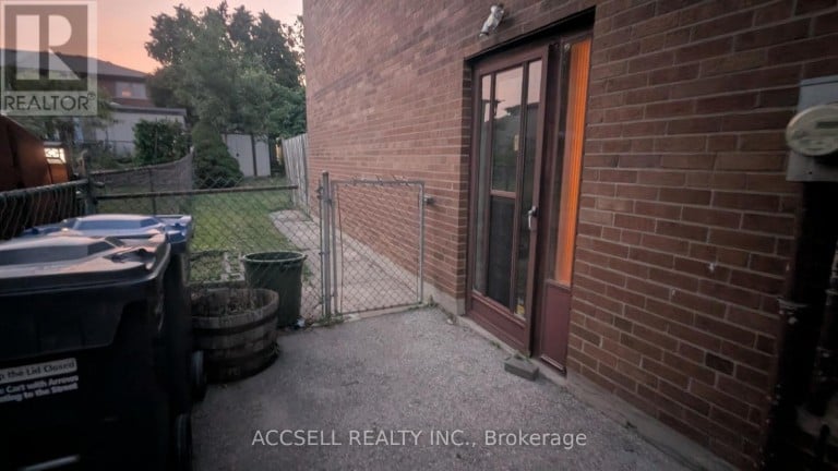 1055 CLAREDALE ROAD, Mississauga (Mineola), Ontario, L5G1T5