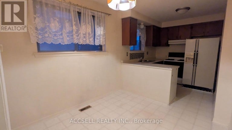 1055 CLAREDALE ROAD, Mississauga (Mineola), Ontario, L5G1T5