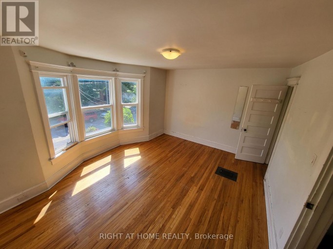 2 - 194 BEATRICE STREET, Toronto (Palmerston-Little Italy), Ontario, M6G3G1