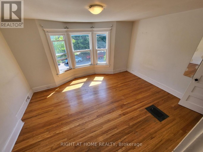 2 - 194 BEATRICE STREET, Toronto (Palmerston-Little Italy), Ontario, M6G3G1