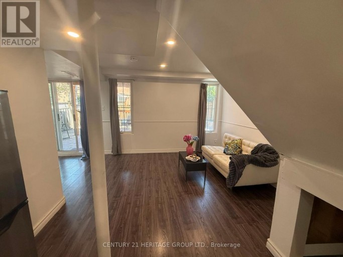 109 BONSHAW AVENUE, Newmarket (Woodland Hill), Ontario, L3X2R7