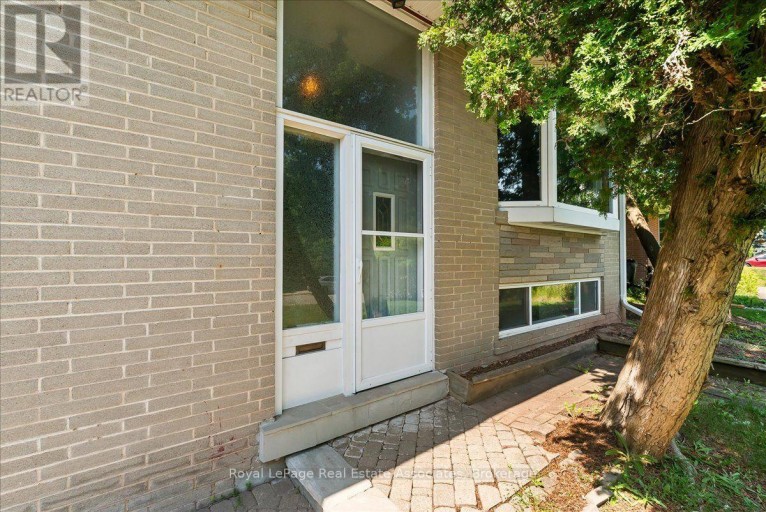 132 VISTA BOULEVARD, Mississauga (Streetsville), Ontario, L5M1V9