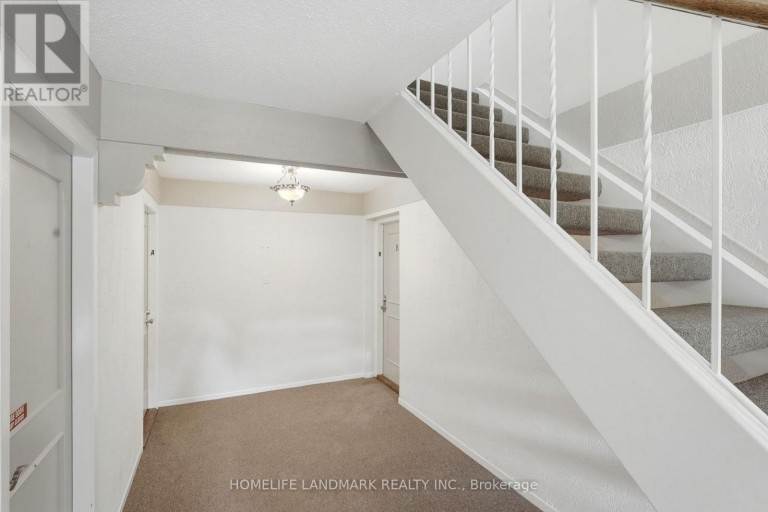 B - 7 HARNESS LANE, Ottawa, Ontario, K2M1E1