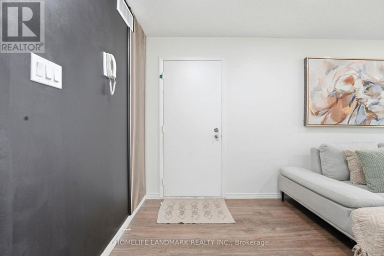 B - 7 HARNESS LANE, Ottawa, Ontario, K2M1E1