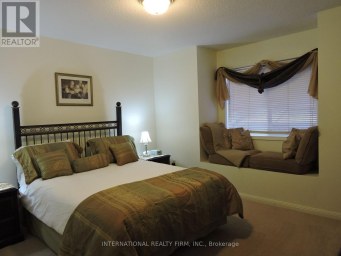 2453 BAINTREE CRESCENT Oakville (WM Westmount) Ontario photo 3