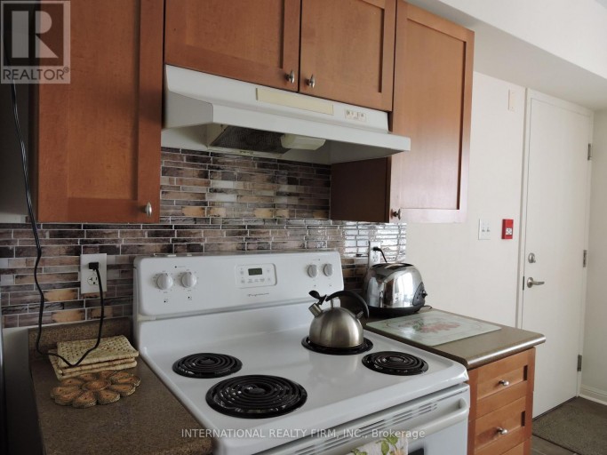 5 - 710 NEIGHBOURHOOD CIRCLE, Mississauga (Cooksville), Ontario, L5B0B4