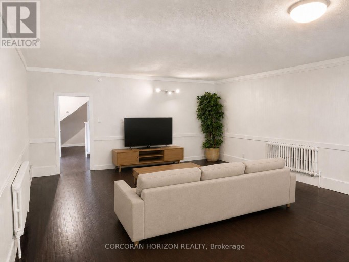 20407 LESLIE STREET, East Gwillimbury (Queensville), Ontario, L0G1R0