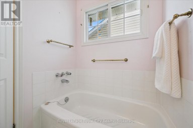 539 HARVEY STREET Centre Wellington (Fergus) Ontario photo 21