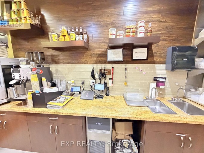 720 SPADINA AVENUE, Toronto (University), Ontario, M5S2T9