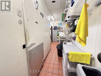 720 SPADINA AVENUE Toronto (University) Ontario photo 31
