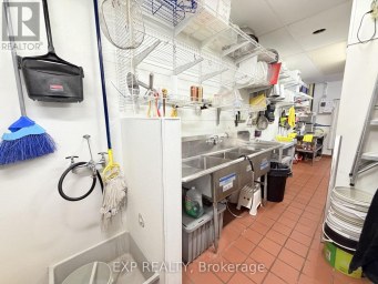 720 SPADINA AVENUE Toronto (University) Ontario photo 34