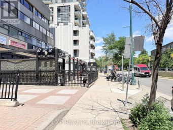 720 SPADINA AVENUE Toronto (University) Ontario photo 4