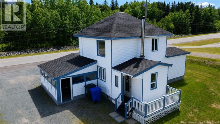 102 Rue de la Gare, Pointe-Verte, New Brunswick, E8J2Z1