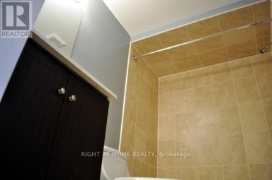 242 DEMAINE CRESCENT Richmond Hill (Crosby) Ontario photo 8
