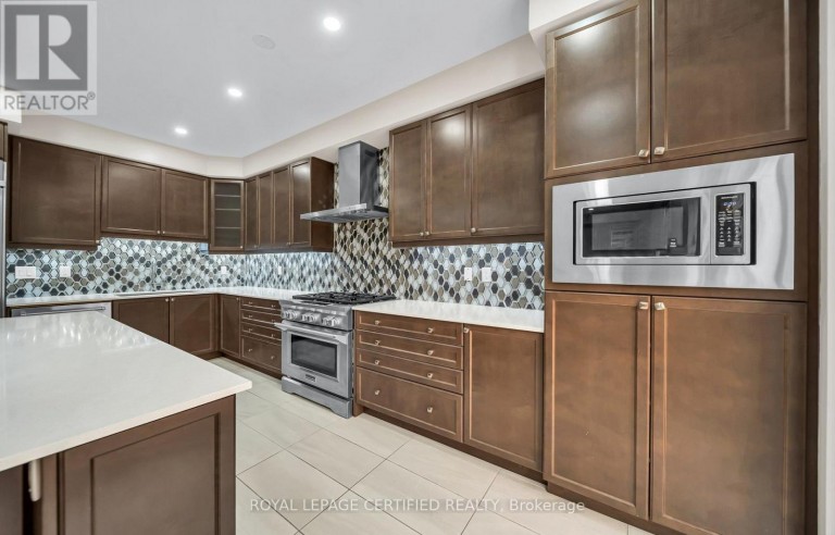 18 VINEYARD DRIVE, Brampton (Bram West), Ontario, L6Y2A5