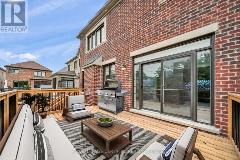 18 VINEYARD DRIVE, Brampton (Bram West), Ontario, L6Y2A5