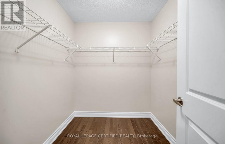 18 VINEYARD DRIVE, Brampton (Bram West), Ontario, L6Y2A5