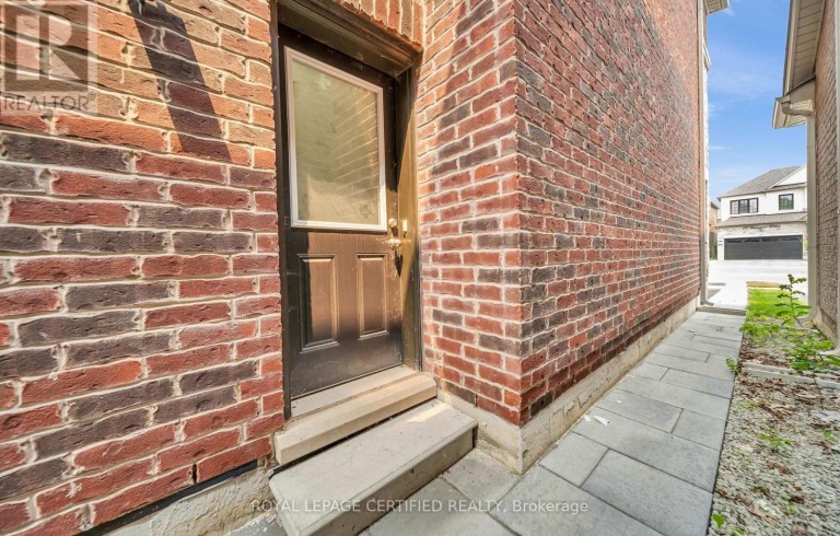 18 VINEYARD DRIVE, Brampton (Bram West), Ontario, L6Y2A5