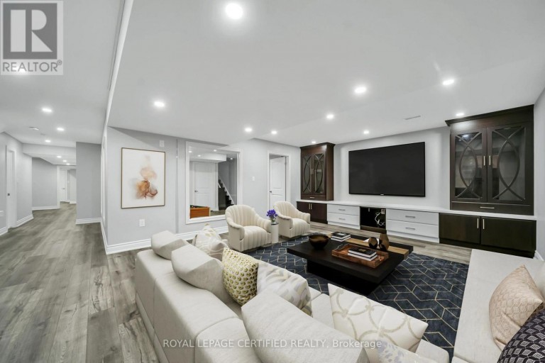 18 VINEYARD DRIVE, Brampton (Bram West), Ontario, L6Y2A5
