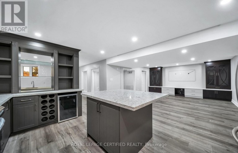 18 VINEYARD DRIVE, Brampton (Bram West), Ontario, L6Y2A5