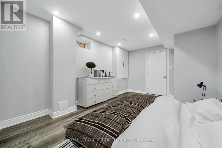18 VINEYARD DRIVE, Brampton (Bram West), Ontario, L6Y2A5