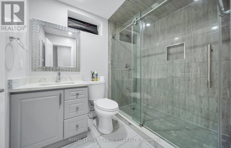 18 VINEYARD DRIVE, Brampton (Bram West), Ontario, L6Y2A5