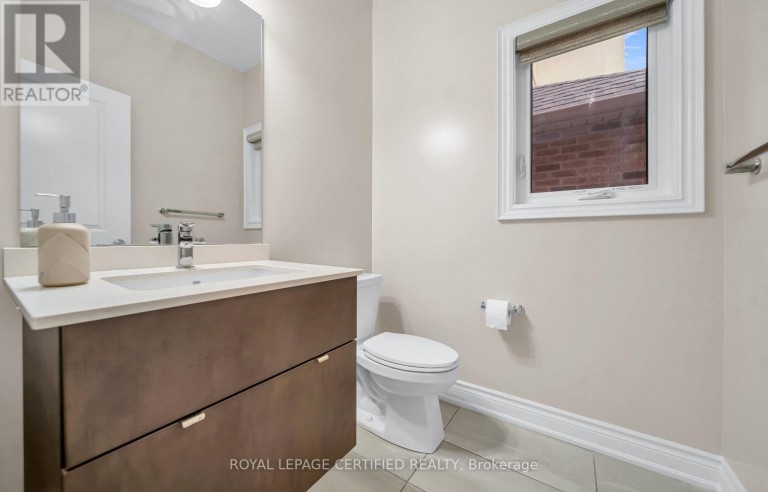 18 VINEYARD DRIVE, Brampton (Bram West), Ontario, L6Y2A5