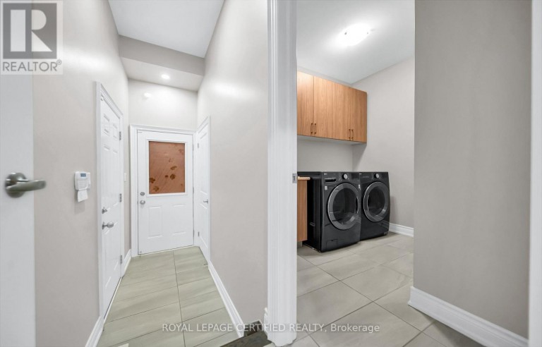 18 VINEYARD DRIVE, Brampton (Bram West), Ontario, L6Y2A5