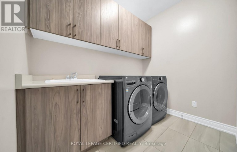 18 VINEYARD DRIVE, Brampton (Bram West), Ontario, L6Y2A5