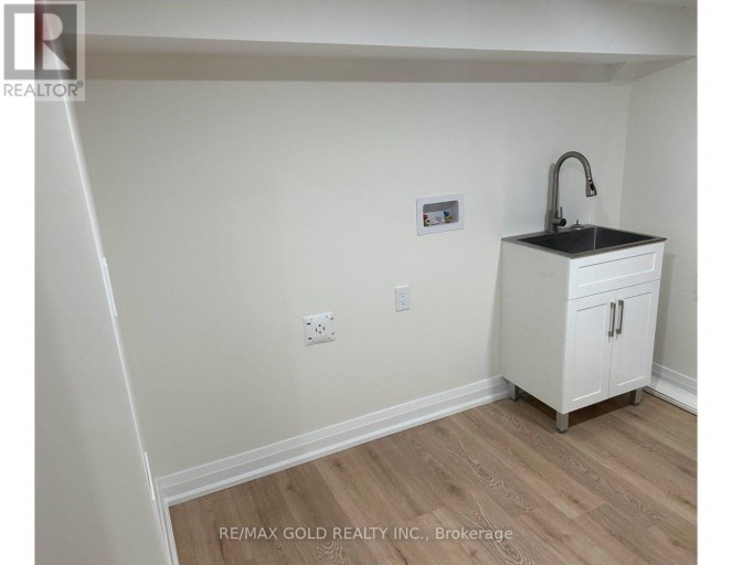 LOWER LEVEL - 18 HULLEN CRESCENT, Toronto (West Humber-Clairville), Ontario, M9W7C1