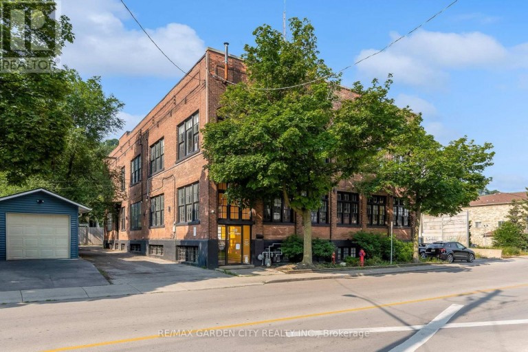 LOFT - 468 CUMBERLAND AVENUE, Hamilton (Blakeley), Ontario, L8M3M5