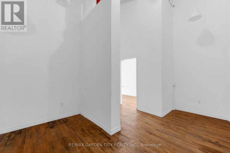 LOFT - 468 CUMBERLAND AVENUE, Hamilton (Blakeley), Ontario, L8M3M5