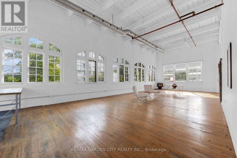 LOFT - 468 CUMBERLAND AVENUE, Hamilton (Blakeley), Ontario, L8M3M5