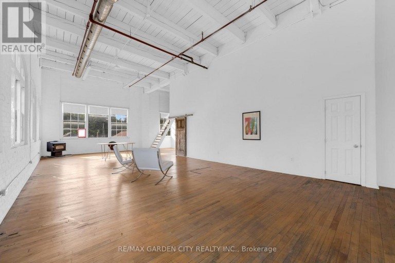 LOFT - 468 CUMBERLAND AVENUE, Hamilton (Blakeley), Ontario, L8M3M5