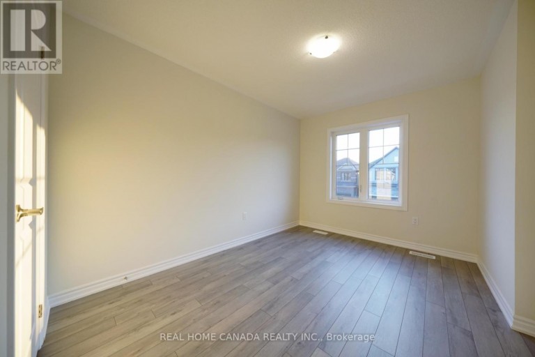 24 DURHAM AVENUE, Barrie, Ontario, L9S2Z8