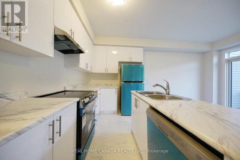 24 DURHAM AVENUE, Barrie, Ontario, L9S2Z8