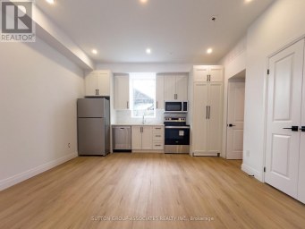 LANEWAY - 62 HARTLEY AVENUE Toronto (Briar Hill-Belgravia) Ontario photo 1