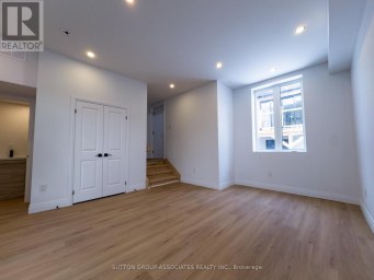 LANEWAY - 62 HARTLEY AVENUE Toronto (Briar Hill-Belgravia) Ontario photo 2