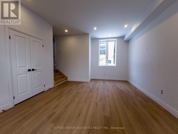 LANEWAY - 62 HARTLEY AVENUE, Toronto (Briar Hill-Belgravia), Ontario, M6E4E8