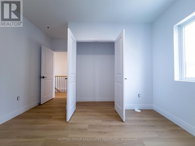 LANEWAY - 62 HARTLEY AVENUE, Toronto (Briar Hill-Belgravia), Ontario, M6E4E8