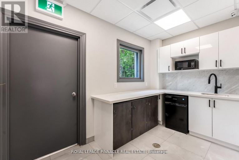 5-C - 233 SPEERS ROAD, Oakville (QE Queen Elizabeth), Ontario, L6K0J5