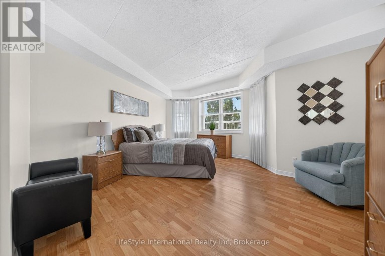 210 - 208 SILVERCREEK PARKWAY N, Guelph (Junction/Onward Willow), Ontario, N1H8H2