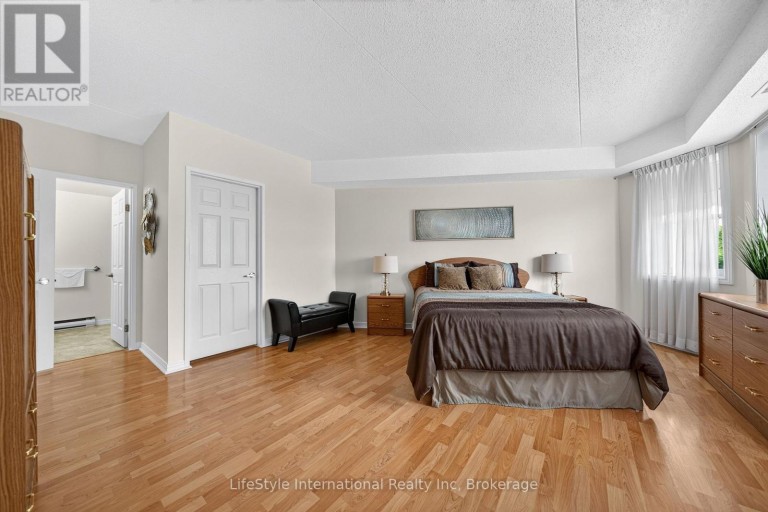 210 - 208 SILVERCREEK PARKWAY N, Guelph (Junction/Onward Willow), Ontario, N1H8H2