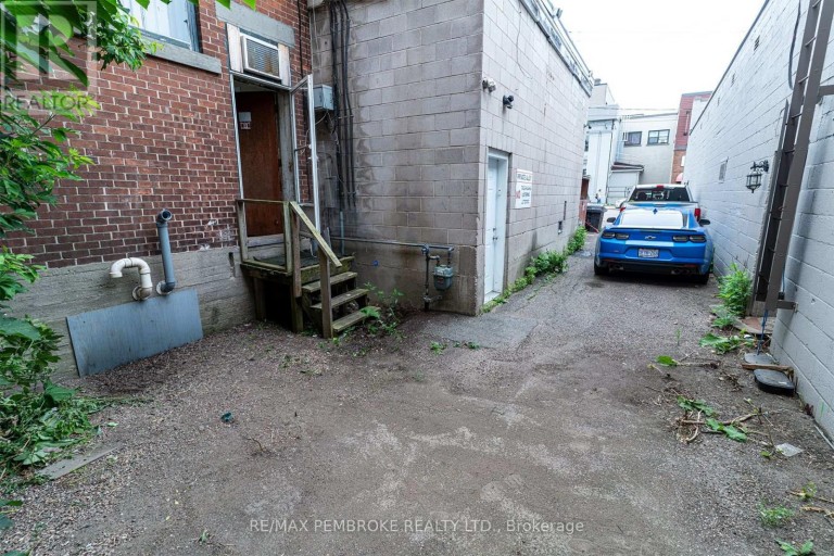 109 PEMBROKE STREET W, Pembroke, Ontario, K8A5M7